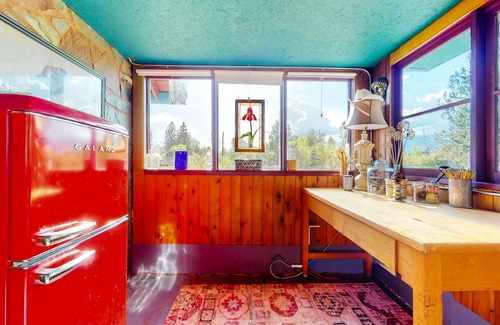 Ponder Point House | Large Yard, Grill, & Sunroom - Dog-Friendly