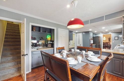 Church Street House | LargePrivateEstate on16Acres w/Jacuzzi,BBQ,Foosball,Playground&More! SUMMER:POOL