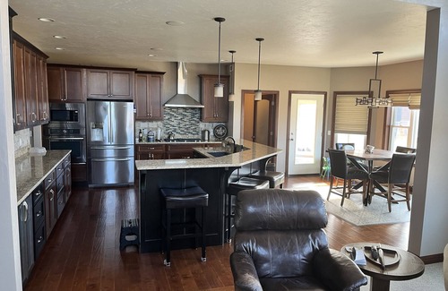 Butte Des Morts House | Larger house in quiet neighborhood near Oshkosh w/large backyard!