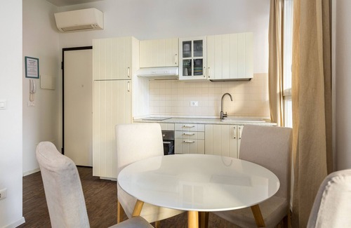 San Donato-San Vitale Apartment | Largo Molina Apartment 1 by Wonderful Italy