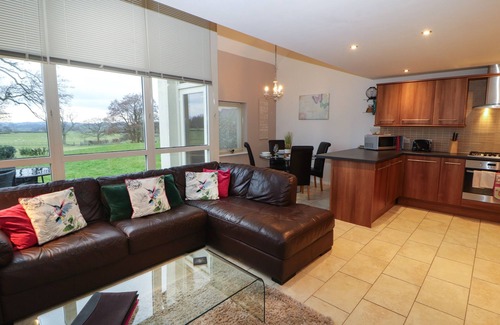 Kirkby Lonsdale Cottage | LARK MEADOW, family friendly, with a garden in Kirkby Lonsdale