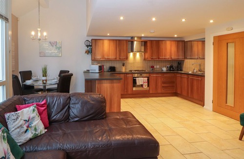 Kirkby Lonsdale Cottage | LARK MEADOW, family friendly, with a garden in Kirkby Lonsdale