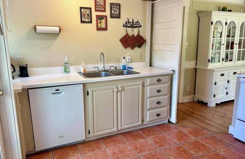 Methow Valley House | Larksong Cabin, Formerly "Cute Cabin"-Dog friendly and Close to Ski Trails !