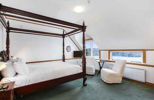Dunedin Cabin | Larnach Lodge