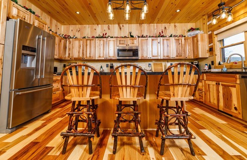 Egg Harbor Cabin | Larsen Lodge Downtown Village Egg Harbor, Sauna, New, Rustic and Elegant.