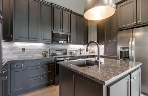 Rogers Apartment | LaRue Rendezvous Luxe Stay at Historic Site