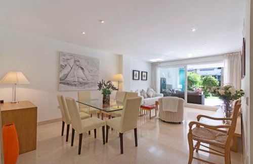 Golden Mile Apartment | Las Canas beach, ground floor first line beach, Marbella golden mile