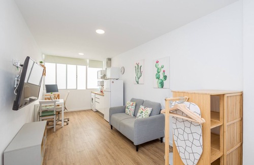 Las Palmas de Gran Canaria Apartment | Las Canteras Beach - Bright Studio - Workfriendly