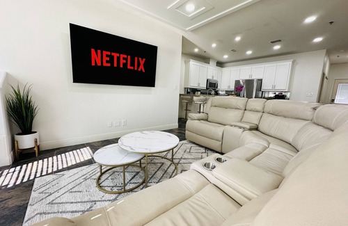 McAllen Condo | Las Jollas Luxurious Condo w/Pool & Garage, Very Close to Shopping and Airport