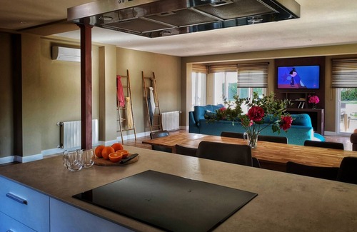 Cabo Roche Ski Chalet | Las Palmeras. R14m pool, beach 400m