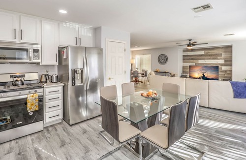Spring Valley House | Las Vegas Clean 3BR House Near Shopping, Dining, Entertainment in Summerlin
