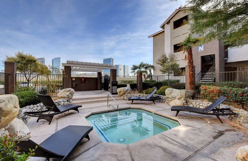 Las Vegas Condo | Las Vegas Condo minutes from the Strip, Team Mobile and Allegiant Stadium