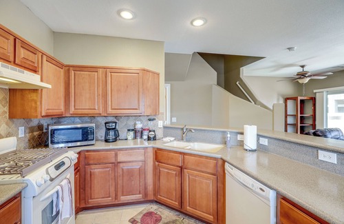 Sunrise Manor Condo | Las Vegas Condo w/Patio & Pool Access!