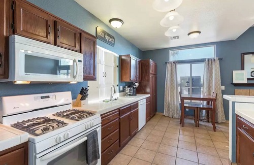 Black Mountain House | Las Vegas Retreat with RV/Boat Parking