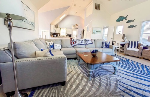 Ocean Sands House | Last 5 Weeks Reduced 3rd Time! 2 Min walk to the Beach! Hot Tub!