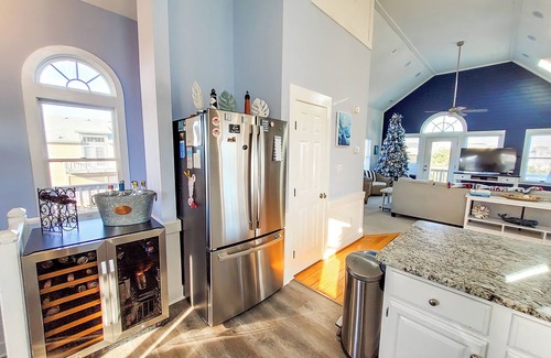 Ocean Sands House | Last 5 Weeks Reduced 3rd Time! 2 Min walk to the Beach! Hot Tub!