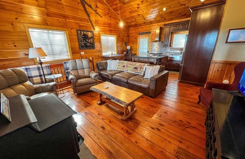 Fleetwood Cabin | Last Call for Summer Magic in the NC Mountains @ An Appalachian Hideaway
