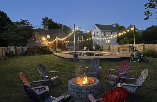 Stonington House | Last House on the River