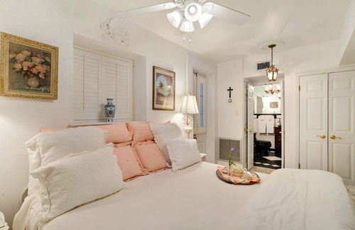 French Quarter Bed & Breakfast | Last minute Mardi Gras Discount-Book Now!nSpecial Event Rates Apply