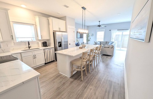 Corolla Light Condo | Last-minute savings in Aug/Sept! 5 min. walk to beach! New in '24. Premier Host!