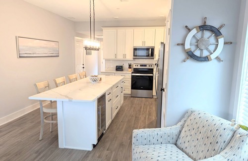 Corolla Light Condo | Last-minute savings in Aug/Sept! 5 min. walk to beach! New in '24. Premier Host!