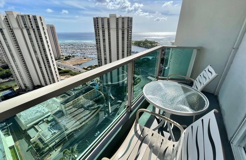 Ala Moana Condo | Last Minute Spacial! Oceanview's on 31st Flr