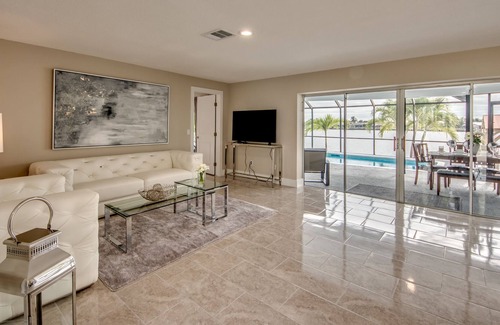 Eight Lakes Villa | LAST MINUTE Villa White Pelican-in great location on 8 lakes, heat. pool, kayaks
