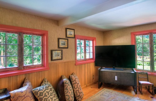 Quincy House | Last Private Property on Spanish Creek - Private 1/2 Mile Trail & Swimming Hole.
