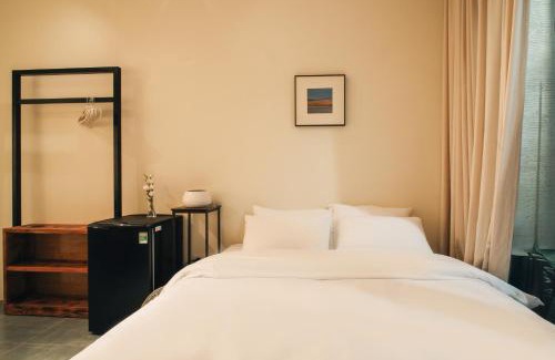Truc Bach Apartment | Late Autumn