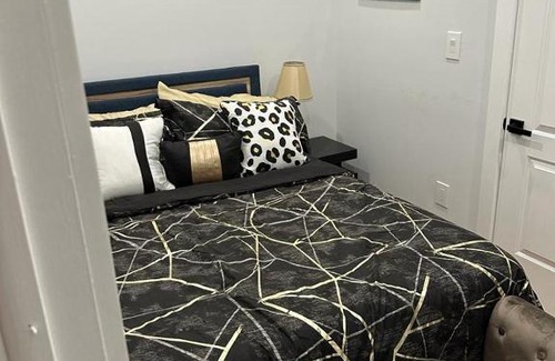 Cypress Hills House | Latisha luxury place
