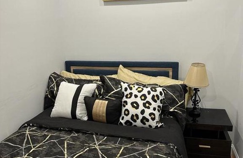 Cypress Hills House | Latisha luxury place