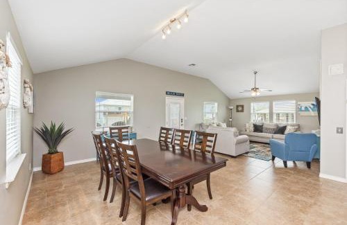 Leeward Sands House | Latitude Adjustment - PRIVATE POOL/ELEVATOR!