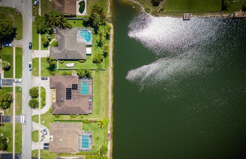 Lauderhill House | Lauderhill Waterfront 5BR Home with Private Pool! This is Paradise! NEW