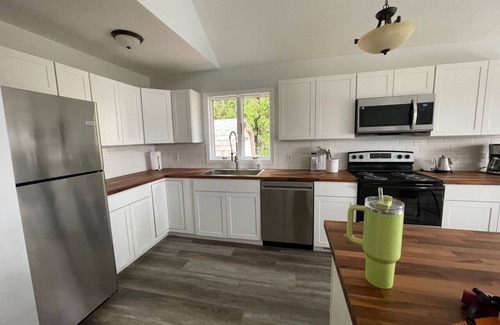 Hope House | "Laughing Turtle" - A Wixom Lake paradise vacation home. Pet friendly!