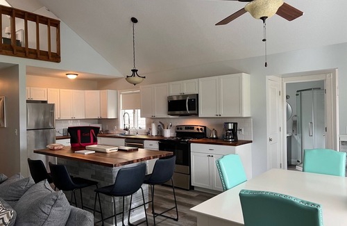 Hope House | "Laughing Turtle" - A Wixom Lake paradise vacation home. Pet friendly!