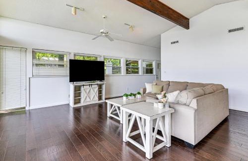 Mount Mourne House | Launch and Dock Lake Norman Retreat with Scenic Deck