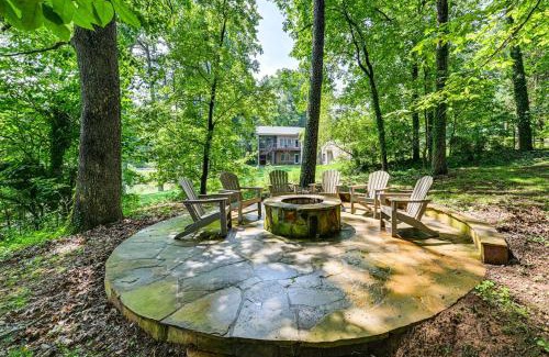 Mount Mourne House | Launch and Dock Lake Norman Retreat with Scenic Deck