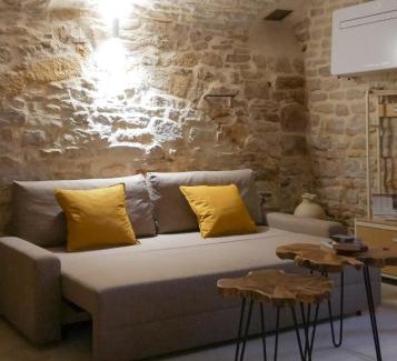 Corato Bed & Breakfast | Laura stone room