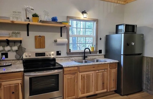 Cosby Cabin | Laurel Haven: Modern Cabin Retreat near Gatlinburg
