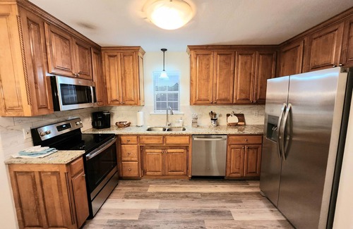 Thomasville House | Lauren's Retreat located less than 3 miles to downtown Thomasville.