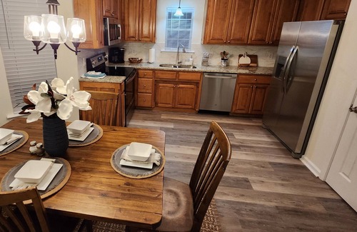 Thomasville House | Lauren's Retreat located less than 3 miles to downtown Thomasville.