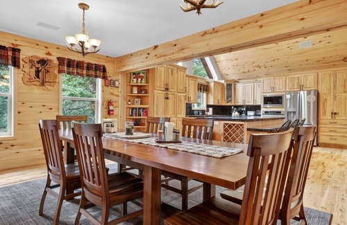 Meadow View Heights Cabin | Lava Lodge - Near UTV Trails sleeps 10