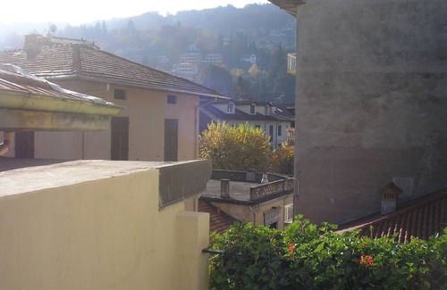 Stresa Apartment | Lavanda in the heart of Stresa, minutes from Lake Maggiore, terrace, WiFi, A/C