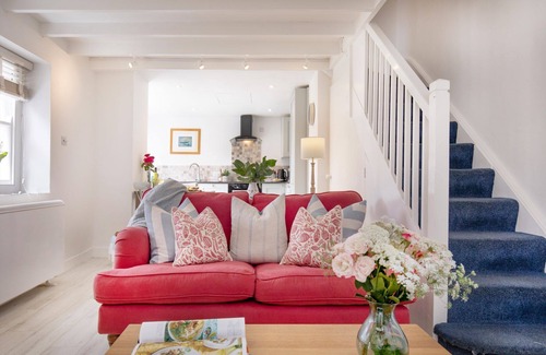 Mylor Churchtown Cottage | Lavender Cottage - a cottage that sleeps 2 guests in 1 bedroom