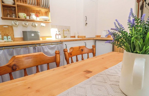 Mabe Cottage | LAVENDER COTTAGE, pet friendly, character holiday cottage in Helston