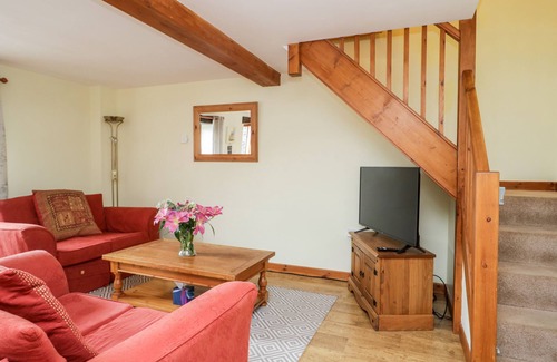 Penrith Cottage | LAVENDER COTTAGE, pet friendly, with a garden in Penruddock