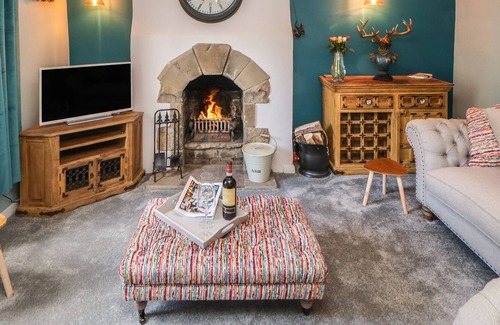 Richmond Cottage | LAVENDER COTTAGE, pet friendly, with open fire in Richmond