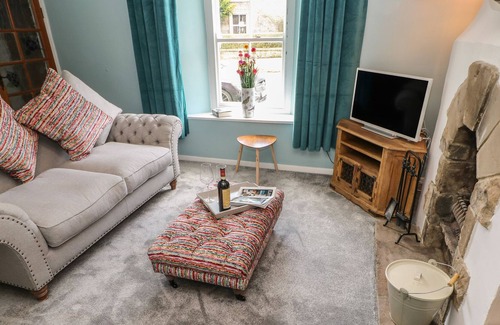Richmond Cottage | LAVENDER COTTAGE, pet friendly, with open fire in Richmond