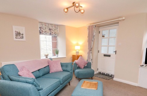 Sedbergh House | LAVENDER COTTAGE, pet friendly, with open fire in Sedbergh