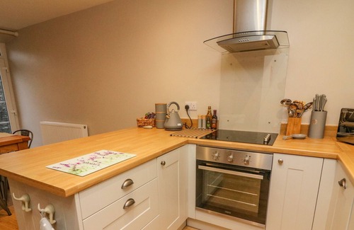 Sedbergh House | LAVENDER COTTAGE, pet friendly, with open fire in Sedbergh